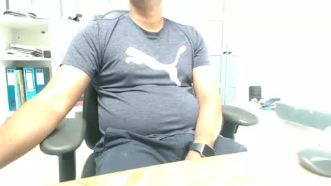 Snapshot of joe765shades chatting on May 29, 11:30 am joe765shades online show from May 29, 11:30 am