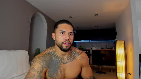 joe_esthetic online show from February 1, 1:44 am