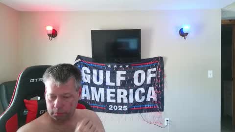 joejoe__ online show from February 1, 4:05 pm