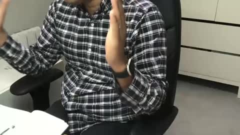 Snapshot of joeshades21 chatting on February 14, 10:07 am joeshades21 online show from February 14, 10:07 am