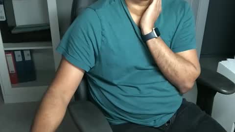 Snapshot of joeshades21 chatting on November 3, 7:26 pm joeshades21 online show from November 3, 7:26 pm