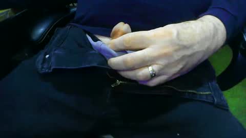 joeyballs123 online show from December 19, 4:47 pm