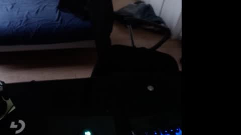 Snapshot of johan59890 chatting on December 15, 8:19 am johan59890 online show from December 15, 8:19 am