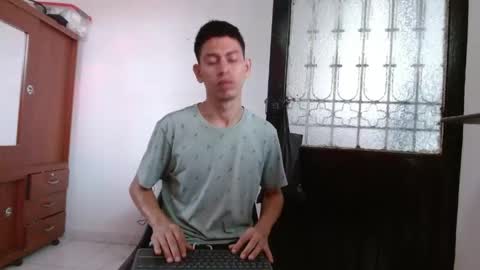 Snapshot of johan_kitten chatting on April 21, 12:55 pm johan online show from April 21, 12:55 pm