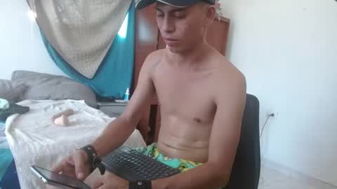 Snapshot of johan_kitten chatting on May 9, 9:31 pm johan online show from May 9, 9:31 pm