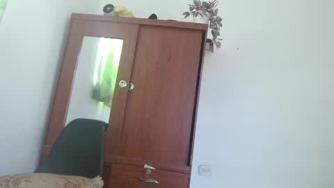 Snapshot of johan_kitten chatting on May 30, 9:12 pm johan online show from May 30, 9:12 pm