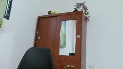 Snapshot of johan_kitten chatting on May 31, 6:42 pm johan online show from May 31, 6:42 pm