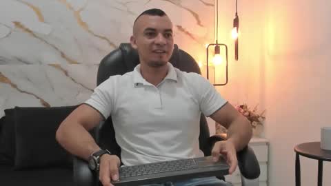 Snapshot of johan_miller1 chatting on November 26, 10:49 am johan online show from November 26, 10:49 am