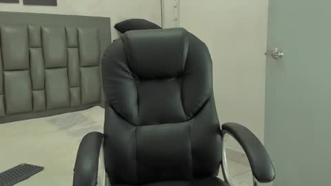 Snapshot of johan_miller1 chatting on December 4, 11:08 am johan online show from December 4, 11:08 am