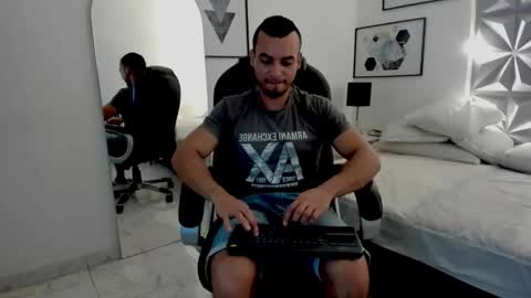 Snapshot of johan_miller1 chatting on December 18, 11:05 am johan online show from December 18, 11:05 am