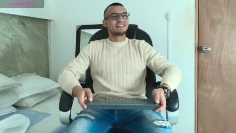 Snapshot of johan_miller1 chatting on December 21, 11:06 am johan online show from December 21, 11:06 am