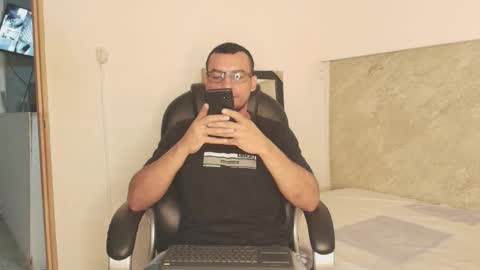 Snapshot of johan_miller1 chatting on February 2, 5:06 am johan online show from February 2, 5:06 am