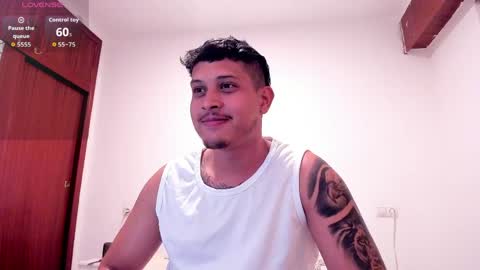 Snapshot of johansmith__ chatting on May 27, 9:34 pm Johan Smith online show from May 27, 9:34 pm