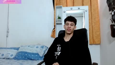 john_ssnow29 online show from December 2, 7:16 pm