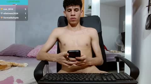 john_ssnow29 online show from January 3, 12:33 am