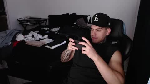 Snapshot of johnafterdark chatting on December 17, 4:24 pm JAXX online show from December 17, 4:24 pm