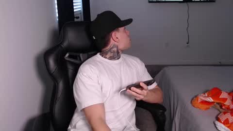 Snapshot of johnafterdark chatting on January 11, 9:53 pm JAXX online show from January 11, 9:53 pm