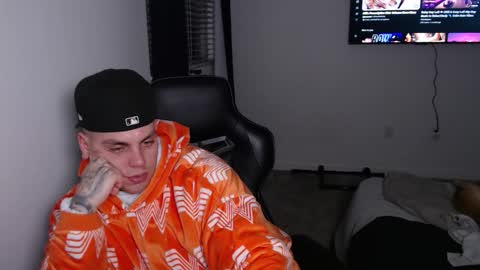 Snapshot of johnafterdark chatting on January 14, 2:39 am JAXX online show from January 14, 2:39 am