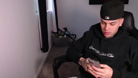 Snapshot of johnafterdark chatting on February 1, 12:42 am JAXX online show from February 1, 12:42 am