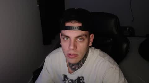 Snapshot of johnafterdark chatting on February 4, 8:09 am JAXX online show from February 4, 8:09 am