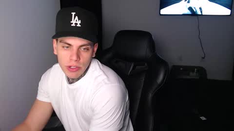 Snapshot of johnafterdark chatting on February 17, 3:58 am JAXX online show from February 17, 3:58 am