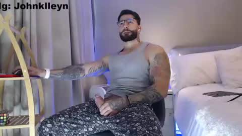 Snapshot of johnklleyn chatting on June 19, 8:34 pm john online show from June 19, 8:34 pm