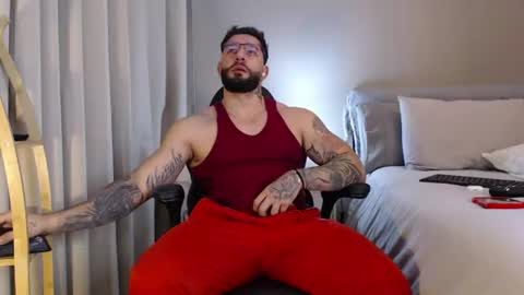 Snapshot of johnklleyn chatting on July 22, 7:27 pm john online show from July 22, 7:27 pm