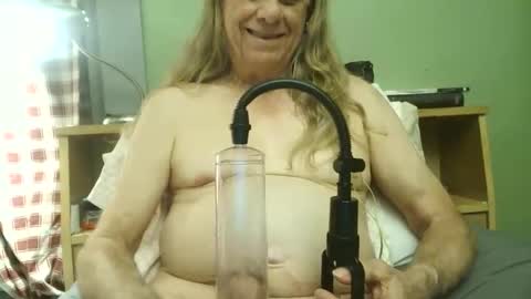 johnnieq1971 online show from May 24, 2:38 am