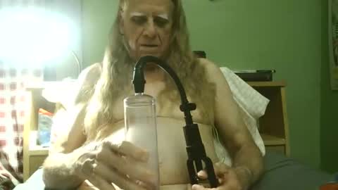 johnnieq1971 online show from May 25, 1:11 am