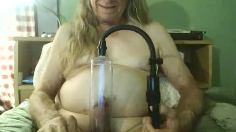johnnieq1971 online show from May 29, 1:36 am