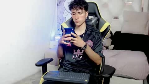 johnny_cagee online show from January 7, 4:04 am