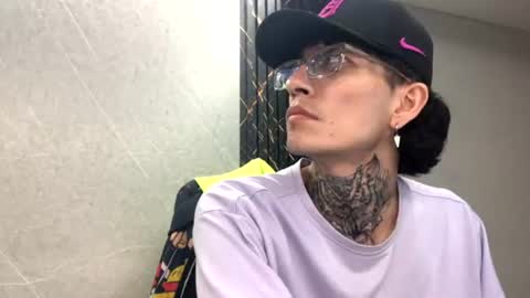 johnsonisaac94  online show from August 1, 8:24 am