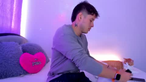 Snapshot of johnycooper08 chatting on June 15, 1:46 pm johnycooper08 online show from June 15, 1:46 pm