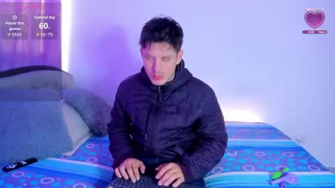 Snapshot of johnycooper08 chatting on June 19, 12:53 pm johnycooper08 online show from June 19, 12:53 pm