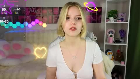 Snapshot of joice_queen chatting on February 27, 1:16 am Paula online show from February 27, 1:16 am