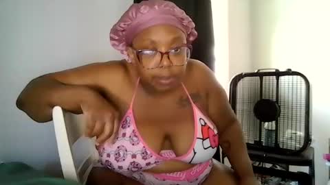 Snapshot of joie_the_monster chatting on July 1, 3:34 pm Joie the monster online show from July 1, 3:34 pm