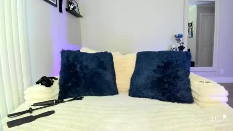    online show from November 2, 11:40 pm