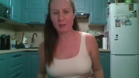 Snapshot of joleli05 chatting on May 15, 10:39 pm you can call me my Queen online show from May 15, 10:39 pm