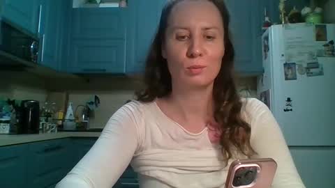 Snapshot of joleli05 chatting on May 28, 6:05 pm you can call me my Queen online show from May 28, 6:05 pm