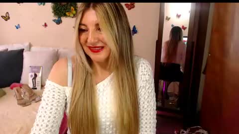 Snapshot of jolie_mature_ chatting on June 25, 9:52 pm Jolie Mature online show from June 25, 9:52 pm