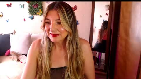 Snapshot of jolie_mature_ chatting on June 28, 7:31 pm Jolie Mature online show from June 28, 7:31 pm