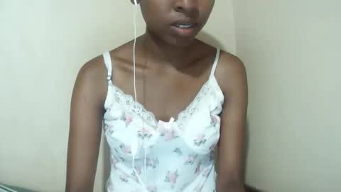 joliekah27 online show from March 22, 8:29 am