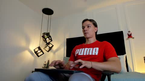 Snapshot of jonathan_daniels1 chatting on December 3, 12:06 pm Jonathan Danielss online show from December 3, 12:06 pm