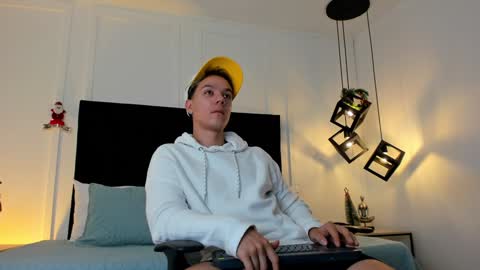 Snapshot of jonathan_daniels1 chatting on December 6, 11:44 am Jonathan Danielss online show from December 6, 11:44 am