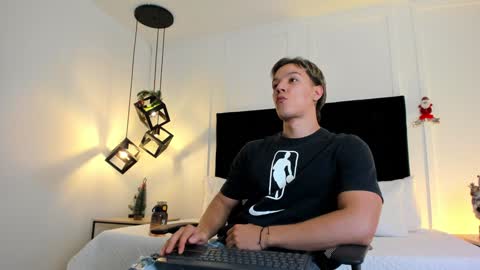 Snapshot of jonathan_daniels1 chatting on December 12, 12:12 pm Jonathan Danielss online show from December 12, 12:12 pm