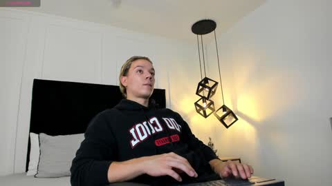 Snapshot of jonathan_daniels1 chatting on January 3, 11:35 am Jonathan Danielss online show from January 3, 11:35 am