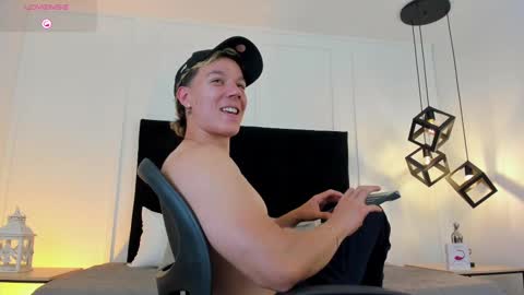 Snapshot of jonathan_daniels1 chatting on February 27, 3:05 pm Jonathan Danielss online show from February 27, 3:05 pm