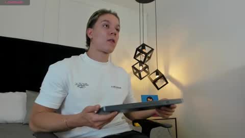 Snapshot of jonathan_daniels1 chatting on March 2, 12:32 pm Jonathan Danielss online show from March 2, 12:32 pm