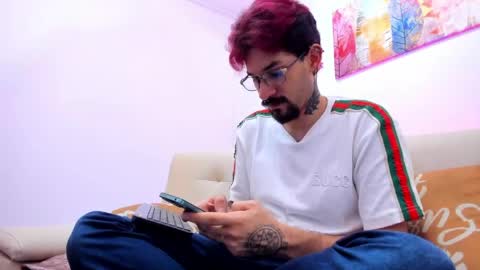 Snapshot of jonathan_sinn chatting on May 29, 4:21 am jonathan_sinn online show from May 29, 4:21 am