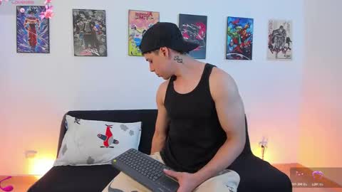 Instagram jonathanfit14 online show from February 4, 9:53 pm